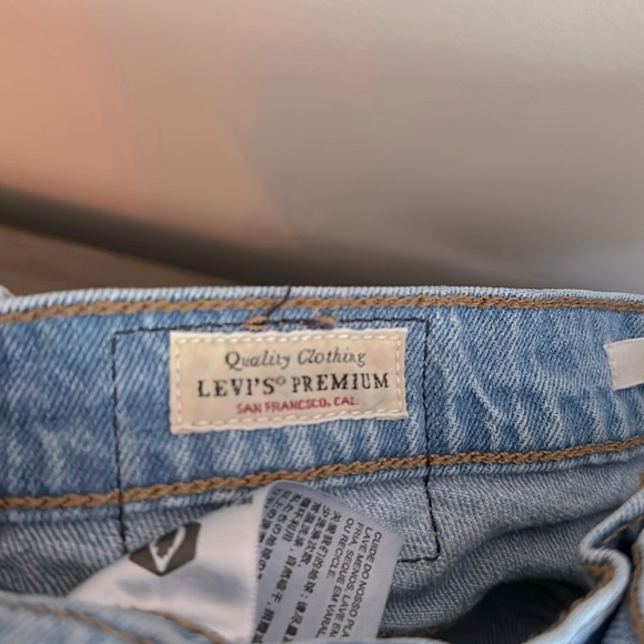 Levi's Light Wash Wedgie Straight Leg Jean - Picture 5 of 7